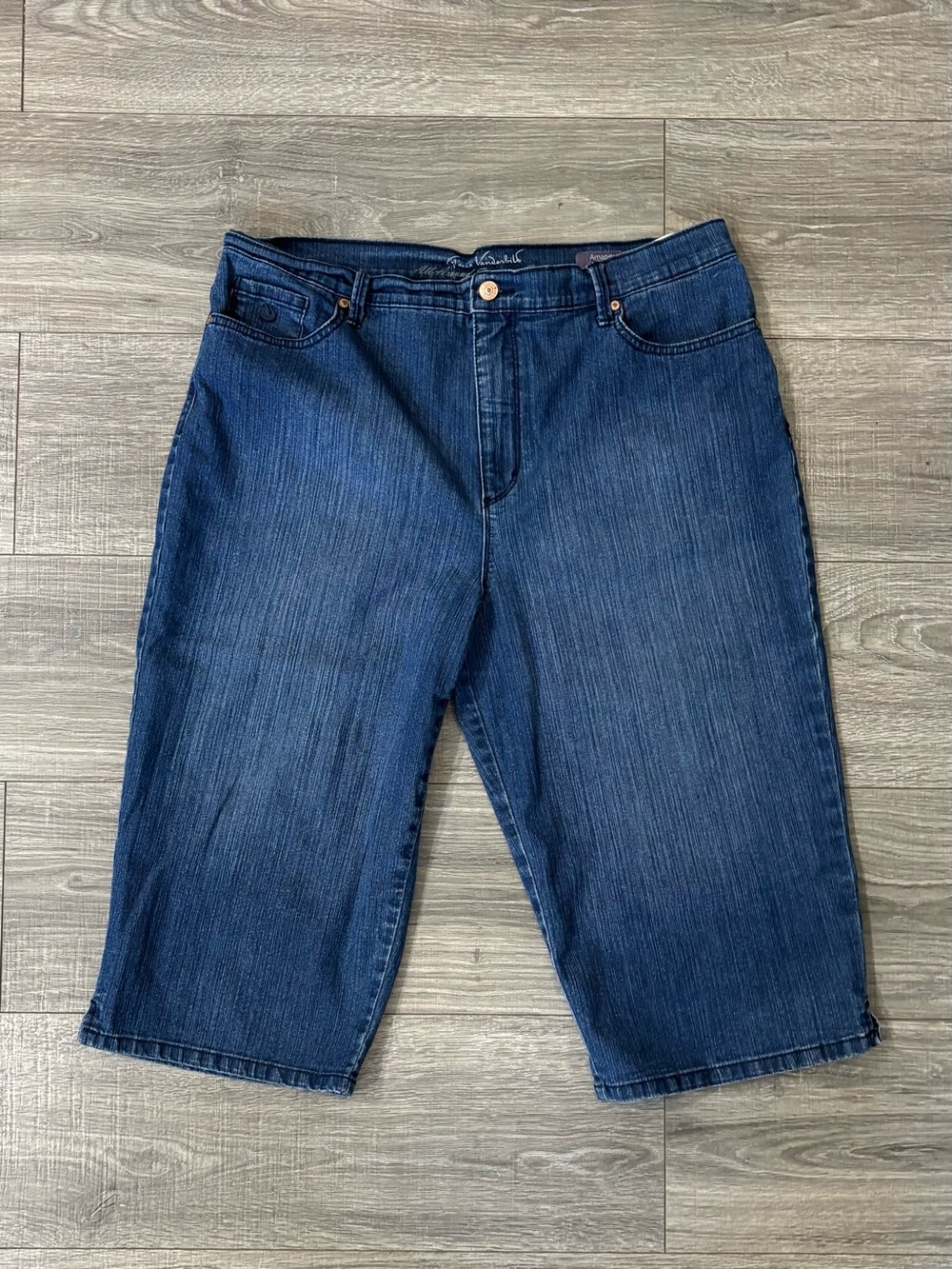 Gloria Vanderbilt Amanda Skimmer Denim Capri Jeans Women’s Size 16 rhinestone